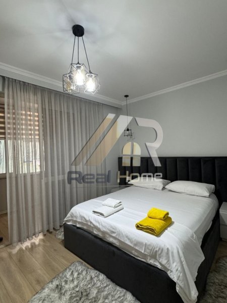 Tirane, jepet me qera apartament 1+1 Kati 4, 65 m² 900 € (Rr.Brigada 8)