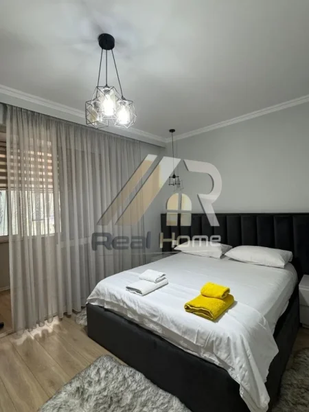 Tirane, jepet me qera apartament 1+1 Kati 4, 65 m² 900 € (Rr.Brigada 8)