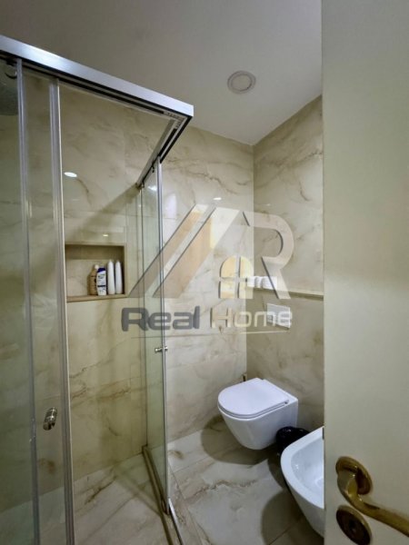 Tirane, jepet me qera apartament 1+1 Kati 4, 65 m² 900 € (Rr.Brigada 8)