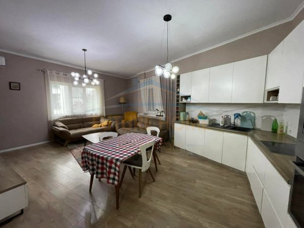Tirane, shitet apartament 2+1+Ballkon Kati 1, 103 m² 230.000 € (LIQENI ARTIFICIAL)