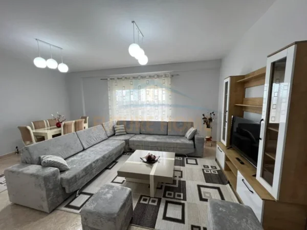Tirane, jap me qera apartament 2+1+Ballkon Kati 4, 93 m² 480 € (SHKOZE)