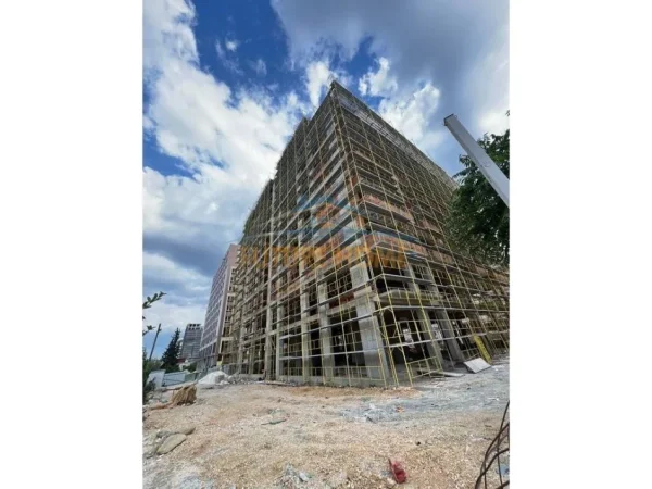 Tirane, shitet apartament 2+1+2+Ballkon Kati 1, 107 m² 144.450 € (Ish Fusha e Aviacionit)