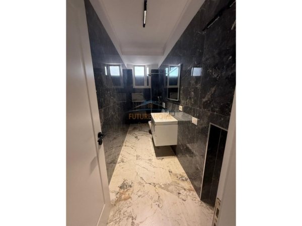 Tirane, shitet apartament 2+1+2+Ballkon Kati 7, 93 m² 218.000 € (Rruga Mine Peza)