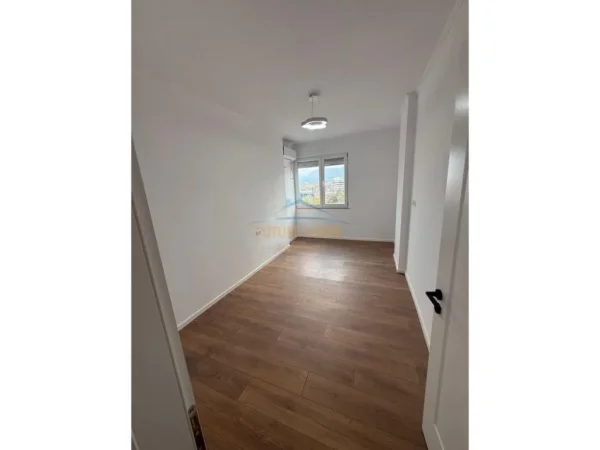 Tirane, shitet apartament 2+1+2+Ballkon Kati 7, 93 m² 218.000 € (Rruga Mine Peza)