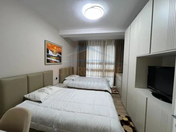 Tirane, jepet me qera apartament 2+1+2+Ballkon Kati 7, 104 m² 1.200 € (Mine Peza, Golden Tower Residence)