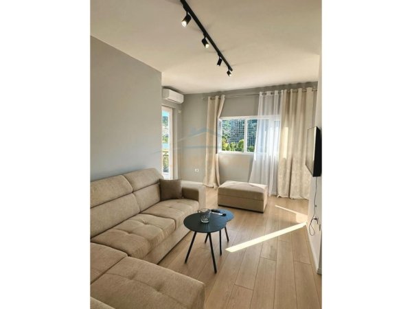 Tirane, jepet me qera apartament 1+1 Kati 9, 70 m² 1.000 € (Rruga e Kosovareve)