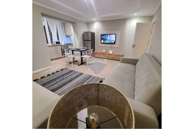 Tirane, jepet me qera apartament 1+1 Kati 1, 57 m² 750 € (Rruga Elbasanit)