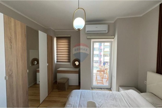 Tirane, jepet me qera apartament 1+1 Kati 7, 65 m² 700 € (Rruga Sali Butka)