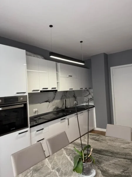 Tirane, jepet me qera apartament 2+1 Kati 4, 85 m² 800 € (Jordan Misja)