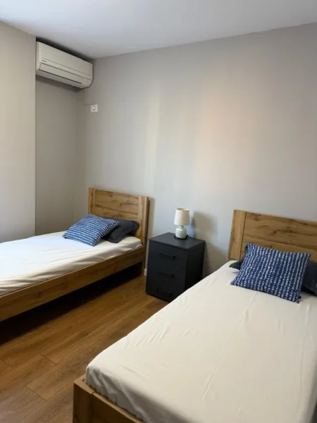 Tirane, jepet me qera apartament 2+1 Kati 4, 85 m² 800 € (Jordan Misja)