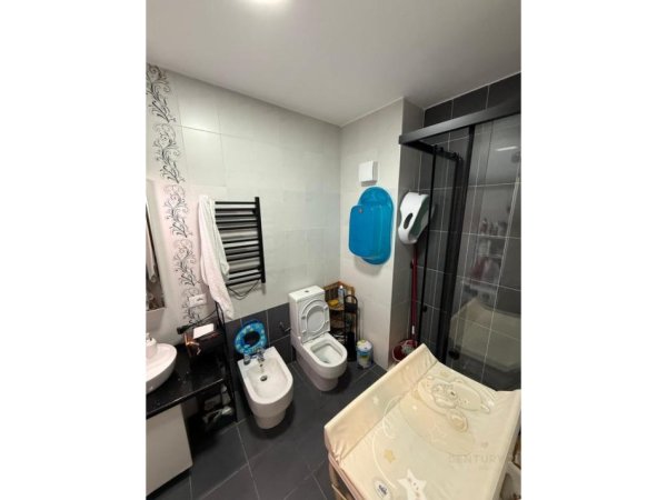 Tirane, jepet me qera apartament 2+1 Kati 3, 83 m² 600 € (ali demi)