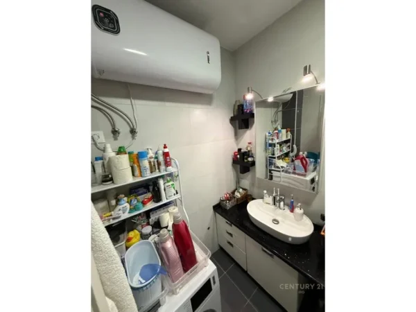 Tirane, jepet me qera apartament 2+1 Kati 3, 83 m² 600 € (ali demi)