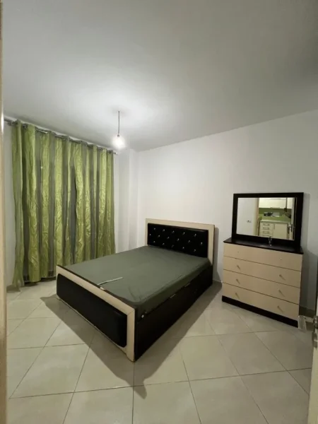 Tirane, jepet me qera apartament 1+1 Kati 3, 370 € (yzberisht)