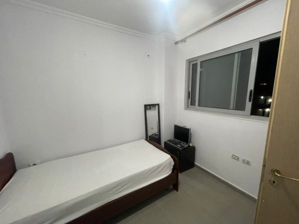 Tirane, jepet me qera apartament 2+1+Ballkon Kati 2, 95 m² 600 € (Komuna e Parisit (Crystal Center))