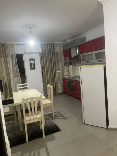 Tirane, jepet me qera apartament 2+1+Ballkon Kati 2, 95 m² 600 € (Komuna e Parisit (Crystal Center))