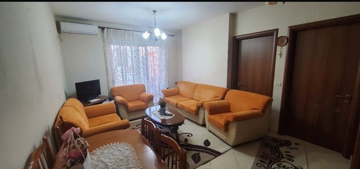 Tirane, jepet me qera apartament 2+1+Ballkon Kati 1, 70 m² 600 € (Prokuroria e Tiranes/Rr.Haxhi Hysen Dalliu)
