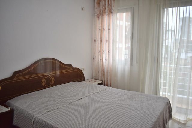 Tirane, jepet me qera apartament 2+1+Ballkon Kati 1, 70 m² 600 € (Prokuroria e Tiranes/Rr.Haxhi Hysen Dalliu)