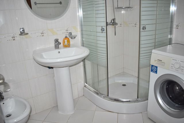 Tirane, jepet me qera apartament 2+1+Ballkon Kati 1, 70 m² 600 € (Prokuroria e Tiranes/Rr.Haxhi Hysen Dalliu)