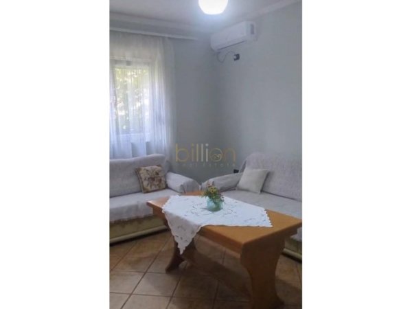 Tirane, jepet me qera 1+1 , 62 m² 500 € (Laprake)