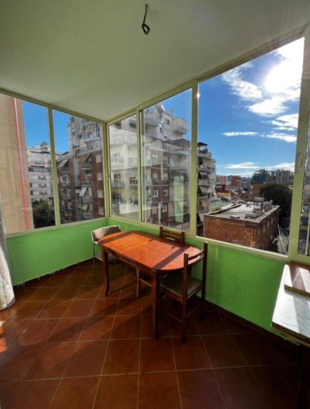 Tirane, jepet me qera apartament 2+1 Kati 4, 112 m² 800 € (Rruga Him Kolli)