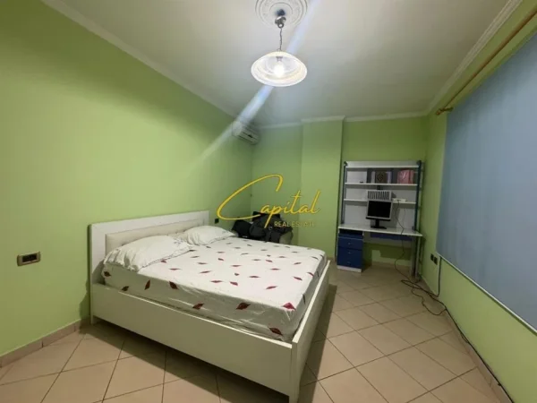 Tirane, jepet me qera apartament 2+1 Kati 4, 130 m² 550 € (YZBERISHT)