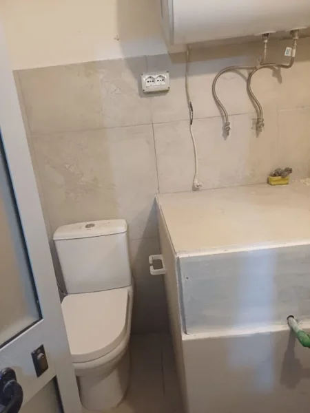 Tirane, jepet me qera ambjent biznesi Kati 1, 80 m² 70.000 lek (Bul Bajram Curri)