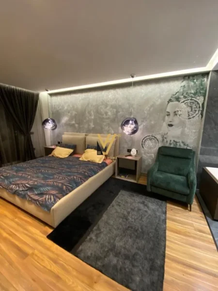 Tirane, jepet me qera apartament 3+1+Ballkon Kati 6, 250 m² 2.500 € (KOMUNA E PARISIT)