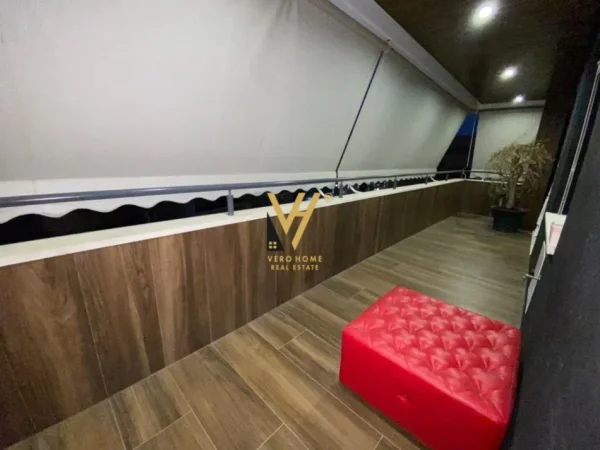 Tirane, jepet me qera apartament 3+1+Ballkon Kati 6, 250 m² 2.500 € (KOMUNA E PARISIT)