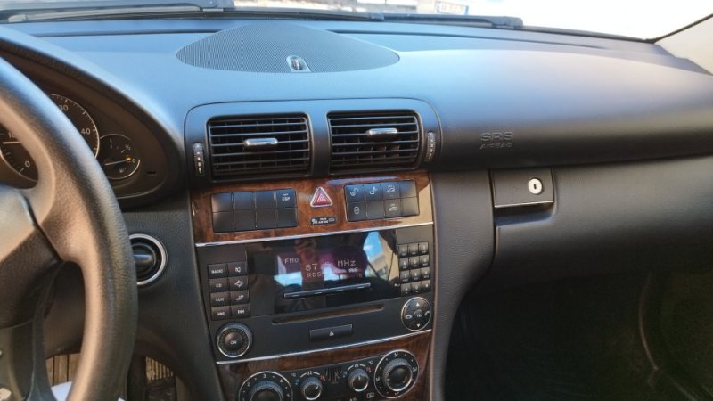 Durres, shes makine Mercedes C klass 220 Avangard,naftë 2005 Nafte, gri metalizato manuale Klima 145.000 km 5.000 €