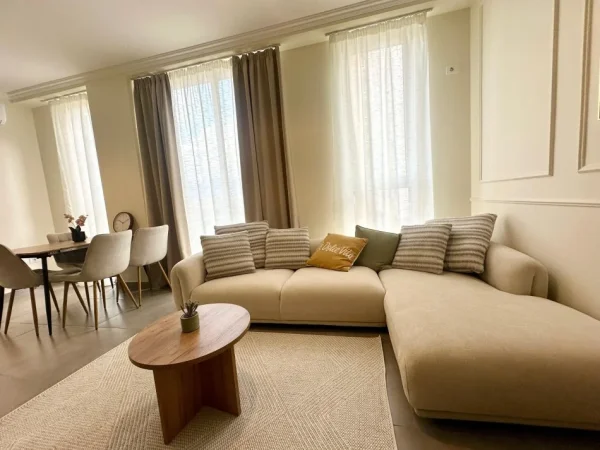Tirane, jepet me qera apartament 1+1 Kati 4, 70 m² 650 € (Jordan Misja)
