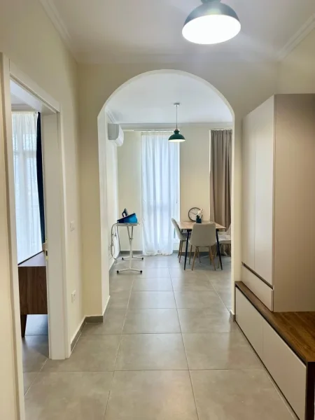 Tirane, jepet me qera apartament 1+1 Kati 4, 70 m² 650 € (Jordan Misja)