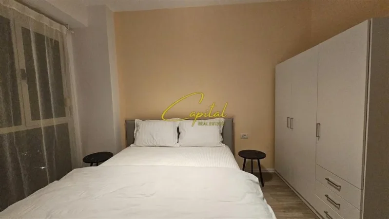 Tirane, jepet me qera apartament 1+1 Kati 4, 60 m² 800 € (ISH STACIONI TRENIT)