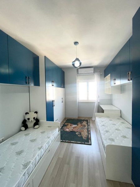 Tirane, jepet me qera apartament 2+1 , 100 m² 1.000 € 