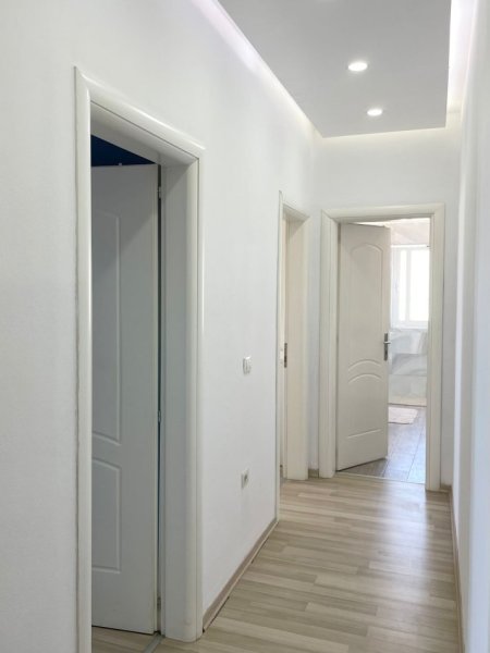 Tirane, jepet me qera apartament 2+1 , 100 m² 1.000 € 