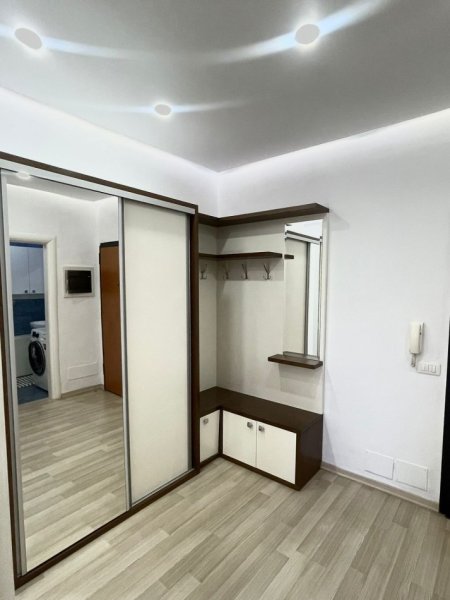 Tirane, jepet me qera apartament 2+1 , 100 m² 1.000 € 