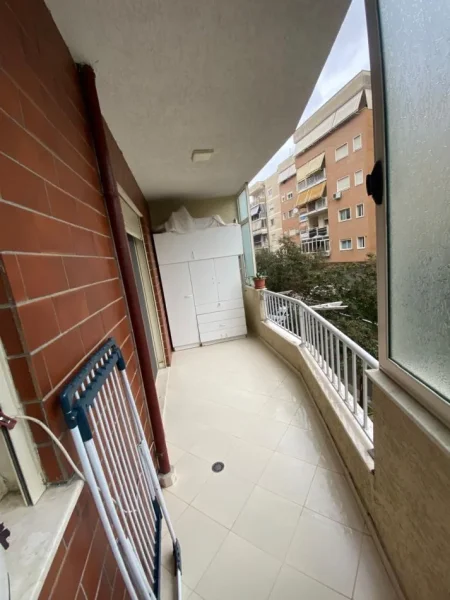 Tirane, jepet me qera apartament 1+1 Kati 2, 70 m² 400 €