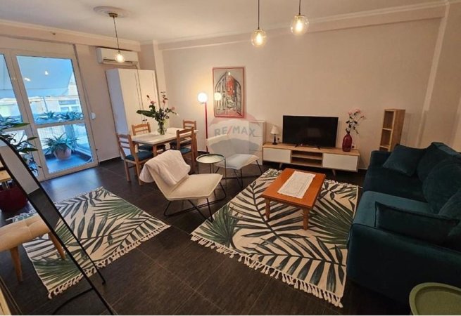 Tirane, shitet apartament 2+1 Kati 4, 95 m² 250.000 € (Rruga e Barrikadave)