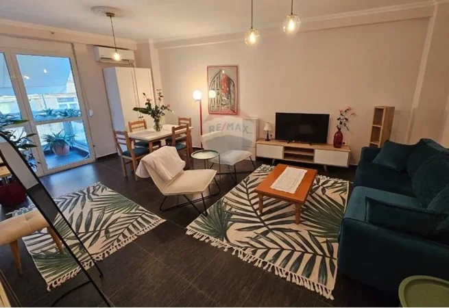 Tirane, shitet apartament 2+1 Kati 4, 95 m² 250.000 € (Rruga e Barrikadave)