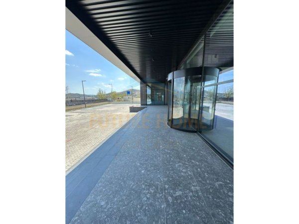 Tirane, jepet me qera magazine Kati 0, 4.542 m² 30.000 € 