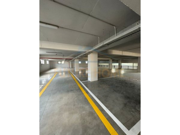 Tirane, jepet me qera magazine Kati 0, 4.542 m² 30.000 € 