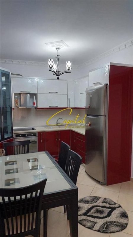 Tirane, jepet me qera apartament 2+1 Kati 2, 100 m² 800 € (ISH STACIONI TRENIT)