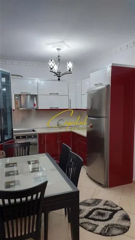 Tirane, jepet me qera apartament 2+1 Kati 2, 100 m² 800 € (ISH STACIONI TRENIT)