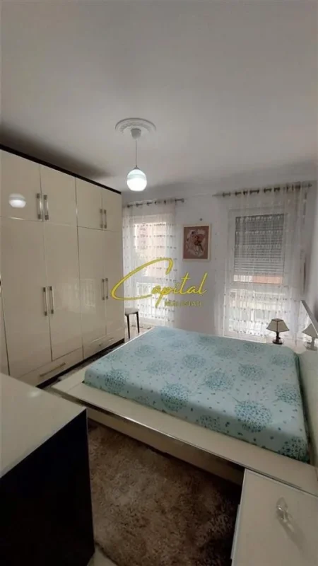 Tirane, jepet me qera apartament 2+1 Kati 2, 100 m² 800 € (ISH STACIONI TRENIT)