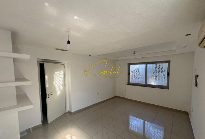 Tirane, jepet me qera zyre Kati 1, 100 m² 800 € (RRUGA MINE PEZA)