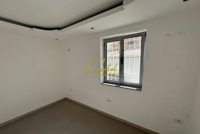 Tirane, jepet me qera zyre Kati 1, 100 m² 800 € (RRUGA MINE PEZA)