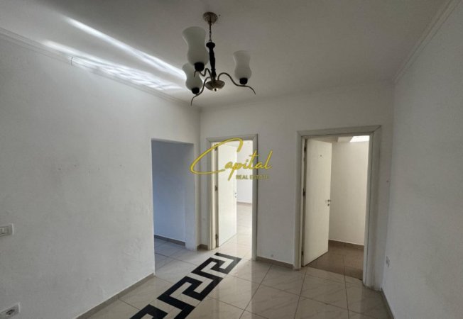 Tirane, jepet me qera zyre Kati 1, 100 m² 800 € (RRUGA MINE PEZA)