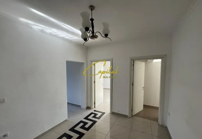 Tirane, jepet me qera zyre Kati 1, 100 m² 800 € (RRUGA MINE PEZA)