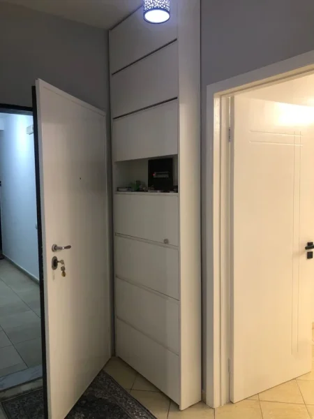 Tirane, jepet me qera apartament 2+1+Ballkon Kati 3, 100 m² 650 € (Komuna e Parisit)