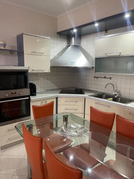Tirane, jepet me qera apartament 2+1 Kati 8, 13 m² 1.000 € 