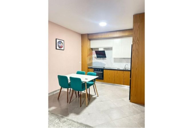 Tirane, shitet apartament 1+1 , 74 m² 136.000 € (green city)